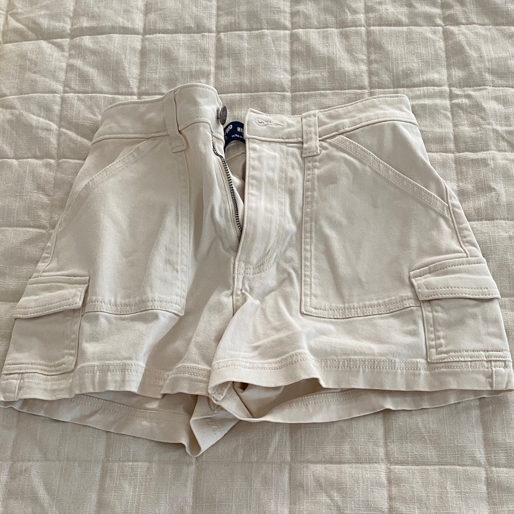 Hollister Women's Tan Cargo Shorts